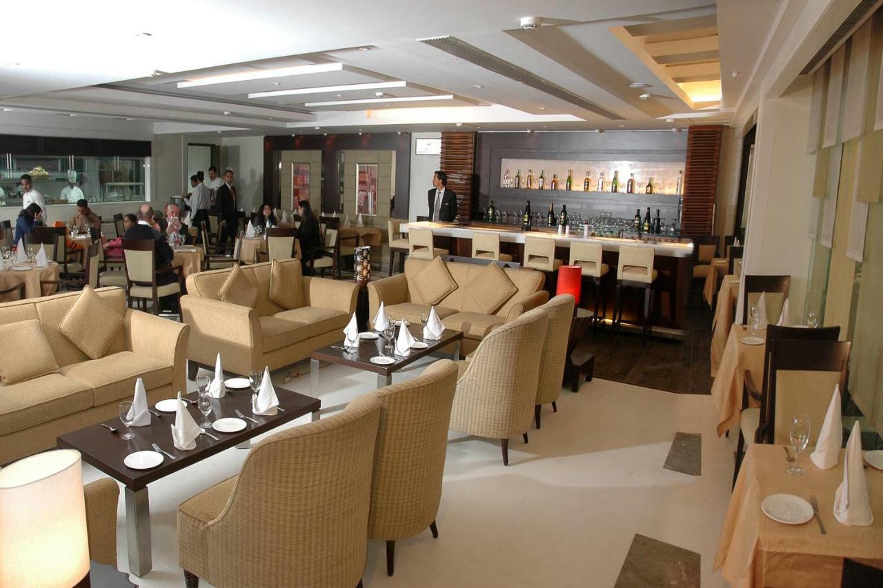 Hotel Western Court Chandīgarh Esterno foto