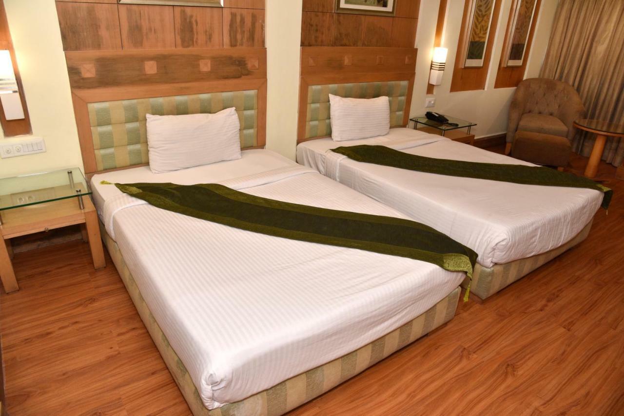 Hotel Western Court Chandīgarh Esterno foto